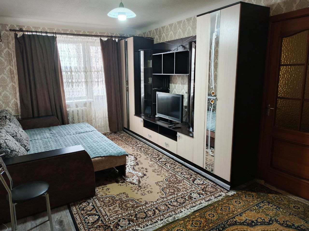 Сдам 2ком. квартиру на длительный срок
г.Луганск Красная площадь. Имеется необходимая мебель и техника.В квартире подключён интернет. Можно семье с д...