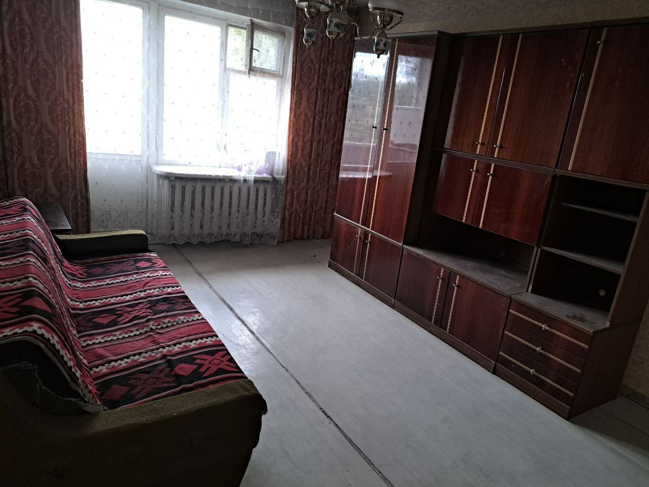 В Центре На длительный срок Сдается 2ком квартира ул Оборонная 2б, район Пединститут, ТЦ Россия Мебель ,стиралка, бойлер, интернет Для семейной пары,можно также студентам или командировочным не более 2чел Мин срок аренды 6мес Цена 40т ,залог и ком услуги +79592834419...
