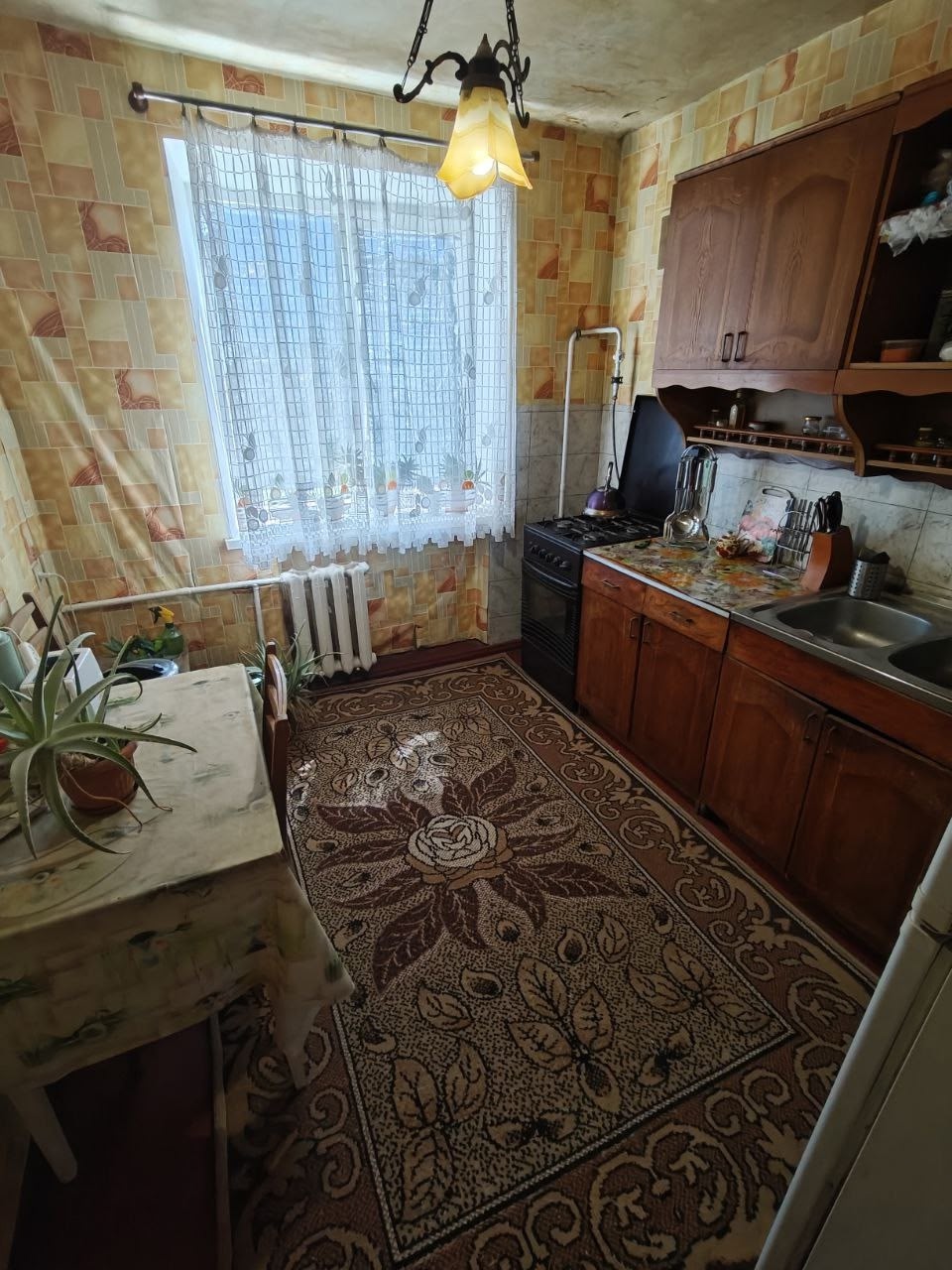 📢📢 ПРОДАЕТСЯ 3-КОМНАТНАЯ КВАРТИРА город Антрацит по ул. Советская, дом 14, 5 этаж Основные характеристики: ✔️Общая площадь: 57,2 кв.м ✔️ Кухня площадью: 8,2 кв.м ✔️ Дом кирпичный ✔️Пластиковые окна ✔️Санузел раздельный ✔️Наличие бака под воду ✔️ Установлен бойлер ✔️Расположение – Центр города! ✔️В непосредств...