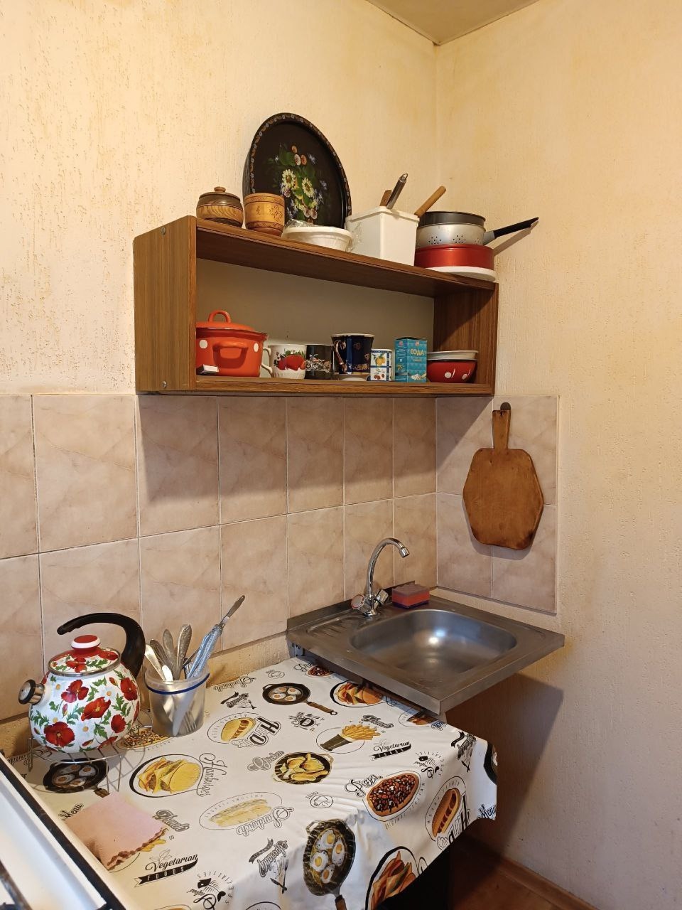 Продам 1к квартиру 32м² на кв.Комарова 5/5эт, возле маг.Лана 👍В квартире сделан косметический ремонт. ✅Квартира утеплена ✅Крыша новая ✅Окна м/п, балкон застеклен ✅Отопление центральное ✅Комнаты изолированные ✅С/у совмещен, в кафельной плитке ✅Новый бойлер ✅Кондиционер 👍Рядом с/м, магазины, школа, детский сади...