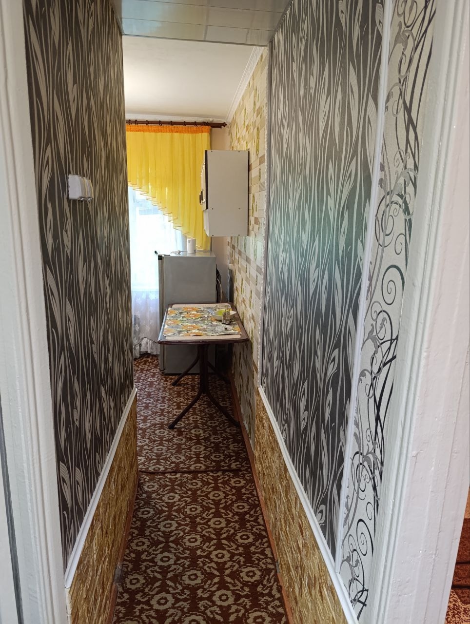 Продам 1-комнатную квартиру в Алчевске 📍 Адрес: ул. Калинина-Толстого, 1-й этаж 2-этажного дома (район магазина "Кедр") 🔹 Характеристики: ✅ Чистая, уютная, готова к продаже ✅ Документы РФ, без долгов ✅ Мебель и техника остаются ✅ Газовая колонка, электрическое отопление (новые радиаторы) ✅ Санузел в...