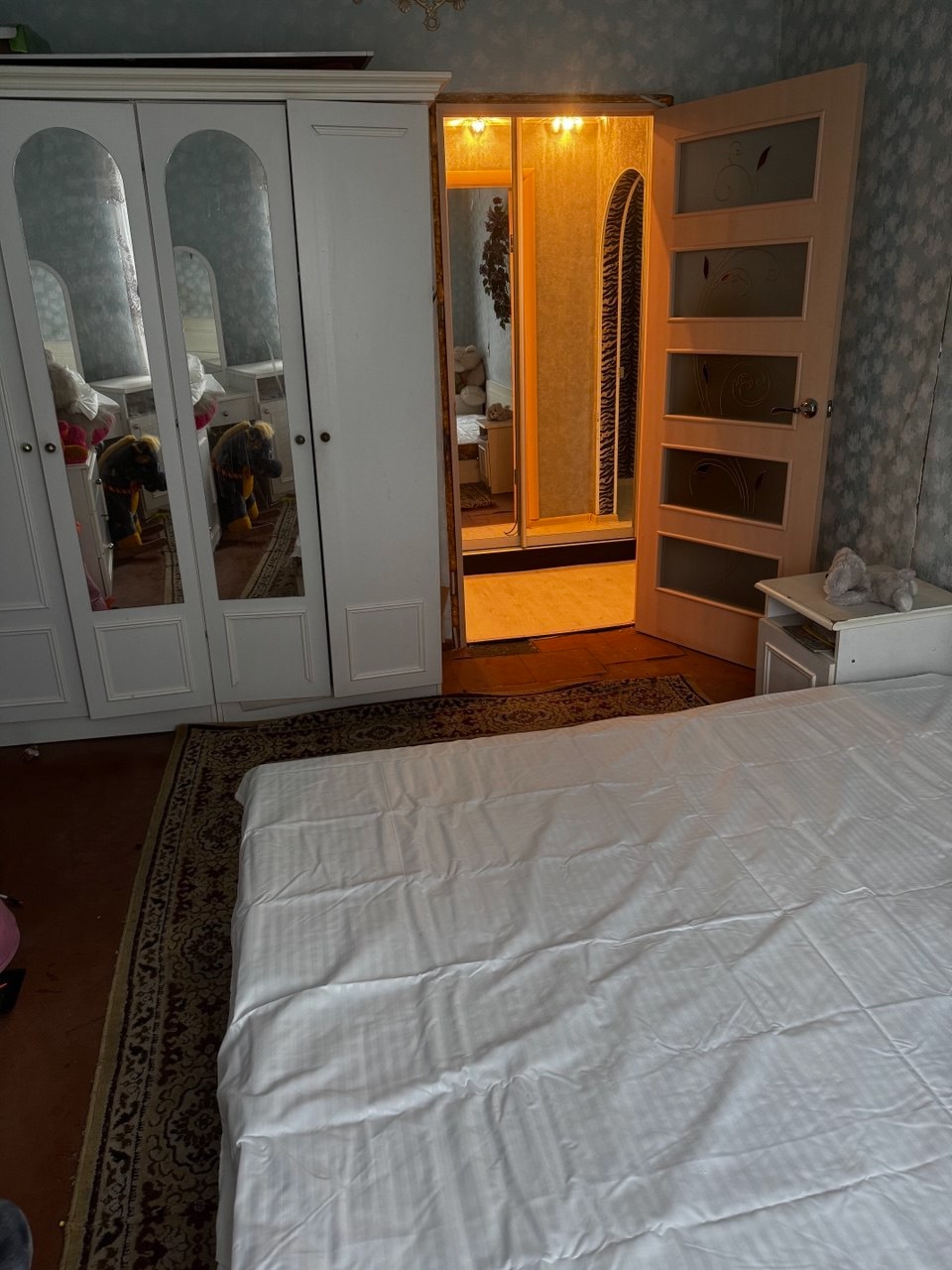 Продам 2-х комнатную квартиру в панельном доме по адресу: г Красный Луч, 4м-н, д2, 3 этаж. Газового отопления нет( поменяны радиаторы и установлен нов газ счетчик)помогу с документами для проведения газ отопления. Ванна , требует ремонта. Цена 2100000(торг уместен) Звонить/Писать в телеграмм/WhatsApp 89775055...